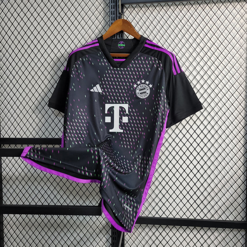 CAMISA DO BAYERN MUNCHEM 23/24 PRETO E ROXO